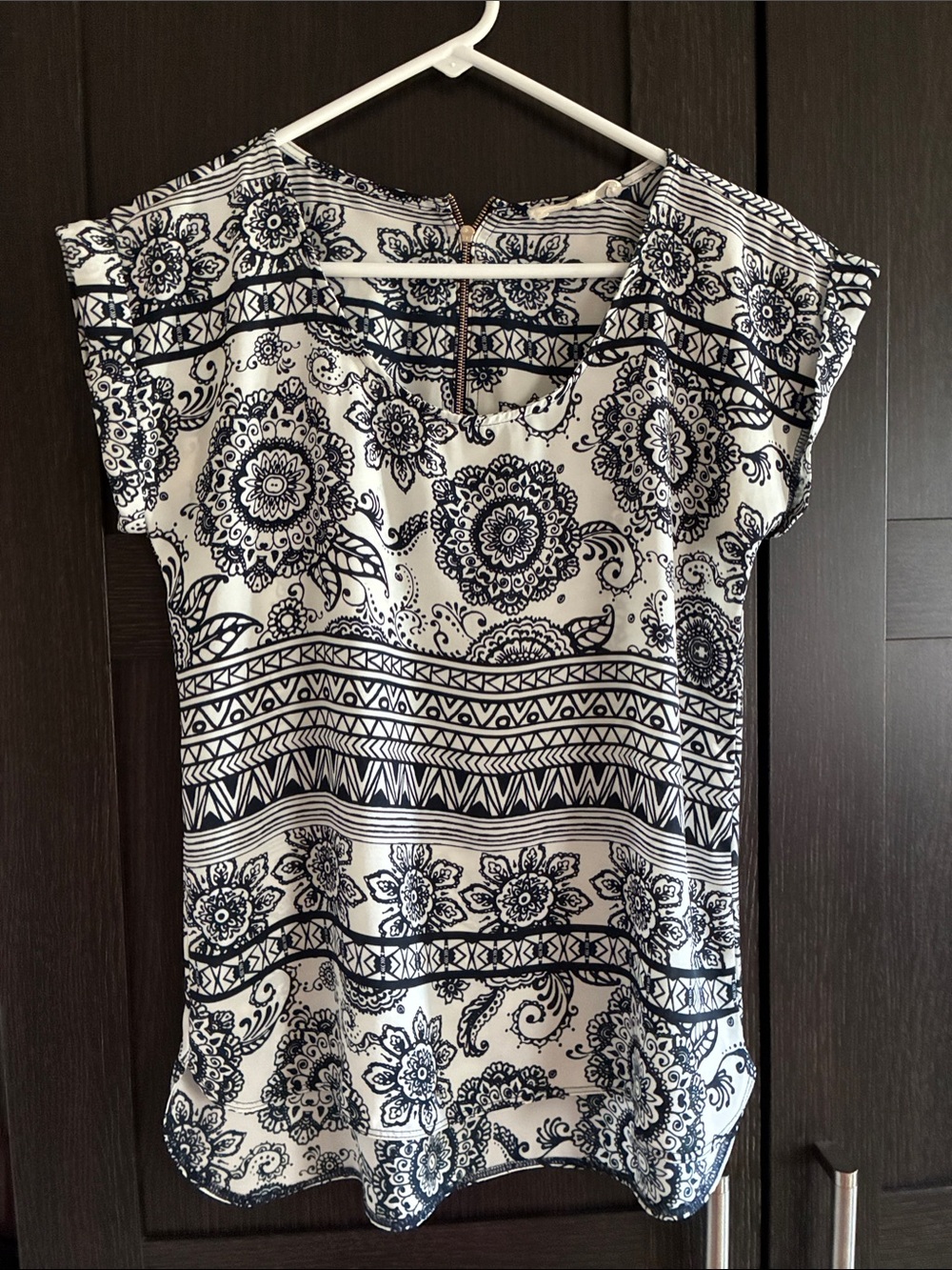 Women’s Navy Blue & White Floral Print Cap Sleeve Top